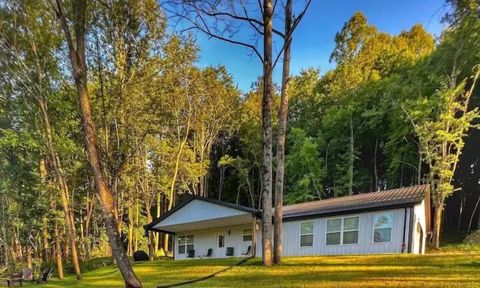 Lancaster House | The Magnolia/ Modern Barndo with hot tub and game room