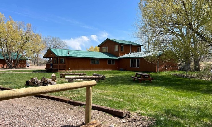 Big Horn County House | The Main Lodge at Three Mile
