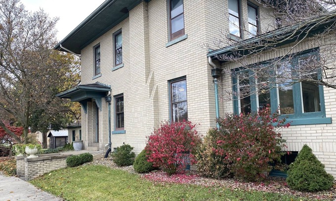Dover House | The Manor - Spacious, Elegant, and in a great location!