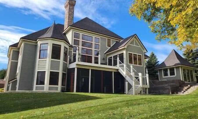 Alexandria House | The Maple Lake Villa