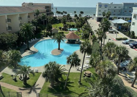 Galveston Apartment | The Maravilla, Wonderful Pool/Beach View, Newly Renovated, 3 Pools Corner Condo