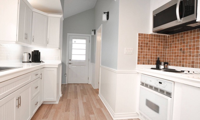 Trenton Apartment | The Marina - Mins Away From Water w Free Parking
