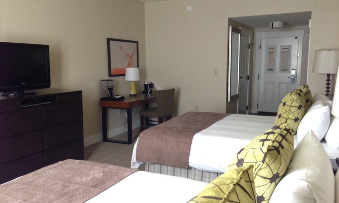 South Lake Tahoe Resort | The Marriott Grand ResidencenLuxury Resort & Convenient Location=Fun made easy!n