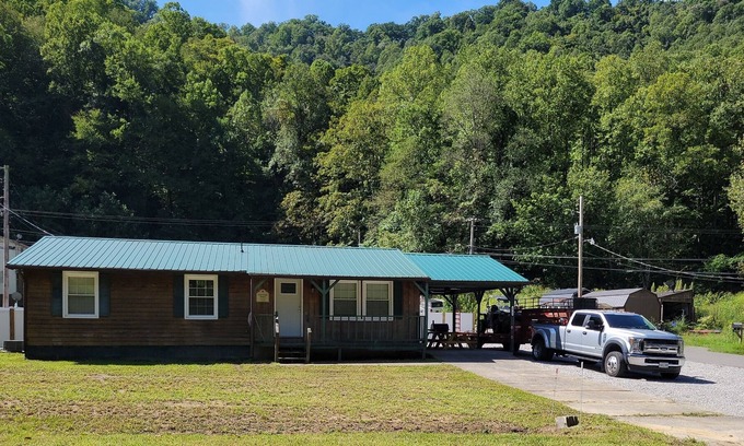 Newtown House | The Mate Creek house in Matewan WV the heart of the Hatfield and McCoy Trails