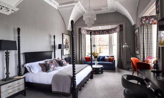 Bridge of Allan Hotel | The Meadowpark Bar, Kitchen & Rooms