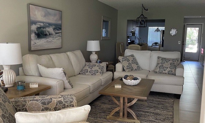 The Meadows Condo | The Meadows Country Club 2 bedroom & 2 bath 1st floor condo.