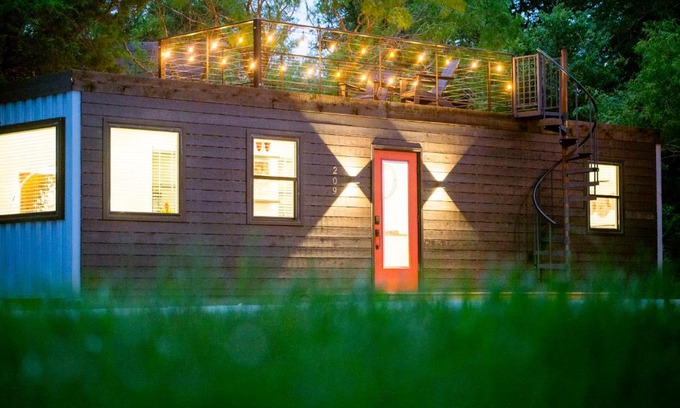 Waco House | The Merlot House-Container Home 12 min to Magnolia