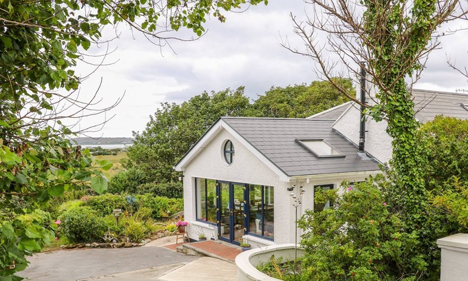 Maghery Cottage | THE MERMAID, pet friendly, with open fire in Dungloe, County Donegal
