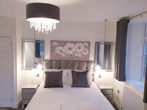 Ivybridge House | The Mews, Character cottage in The South Hams, Stunning walks on the doorstep, a 20 minute drive to the beautiful sandy beaches, Quiet courtyard setting with free off road parking!