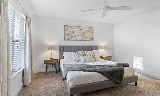 Lexington House | The Midland- 2 King Beds! Great Location!