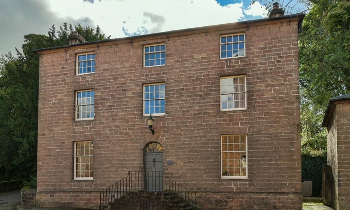 Cromford House | THE MILL MANAGERS HOUSE, family friendly, with open fire in Cromford