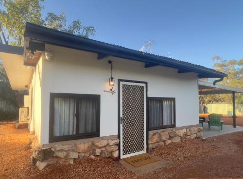 Lightning Ridge Apartment | The Miners Cottage On Nettleton Lightning Ridge