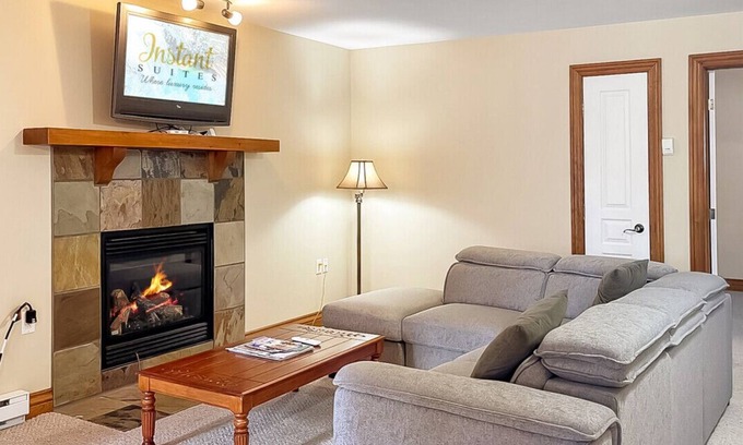 Mont-Tremblant Ski Chalet | The Mont-Tremblant Hideaway by InstantSuites