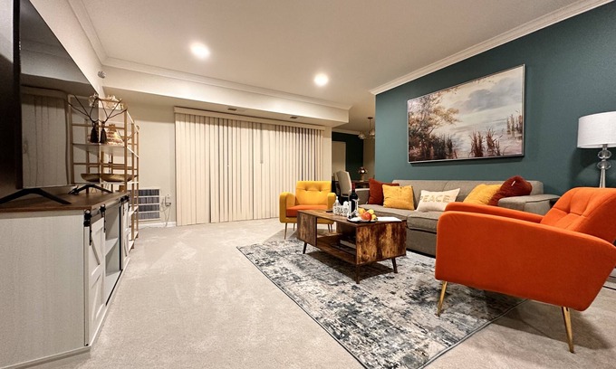 McLean Apartment | The Moonlight at McLean