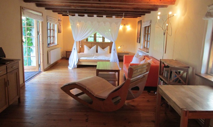 Garz/Rugen House | The most beautiful vacation home on Rügen with park, sauna and lake