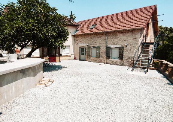 Saint-Jean-de-Vaux Apartment | The Moulin Brochat Loft with jacuzzi area