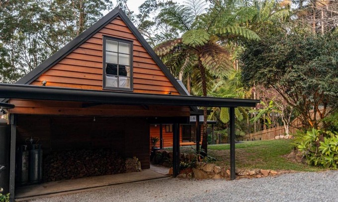 Eagle Heights Ski Chalet | The Mountain Chalet - Hot Tub, Fireplace, Games
