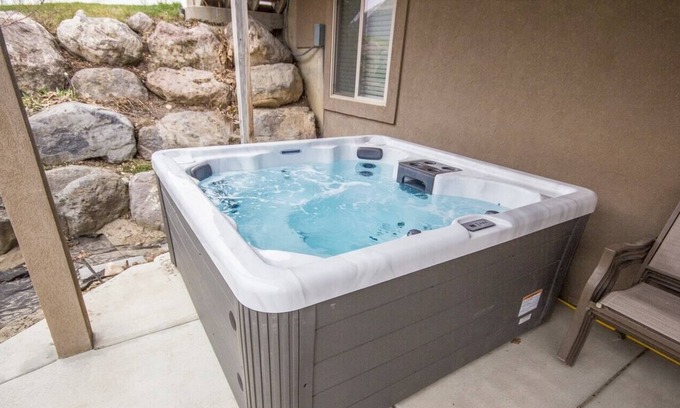 Cedar Hills House | The Mountain Escape | New Private Hot Tub | BBQ | Private Patio | Completely...