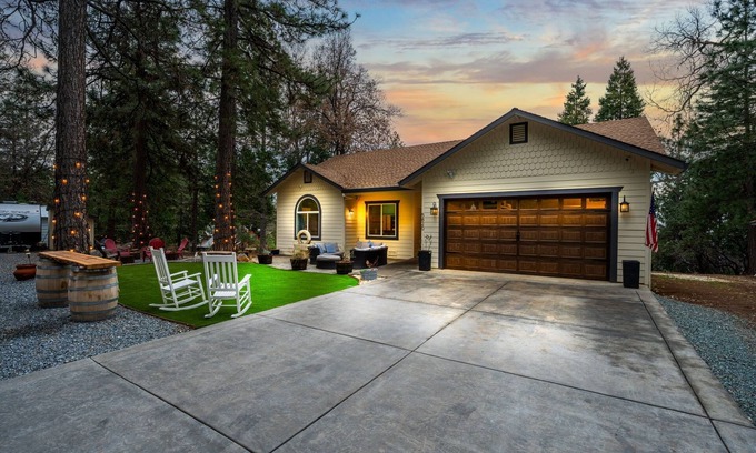 Apple Hill House | The Mountain Ridge Retreat, 3 bedroom home in beautiful Pollock Pines, CA