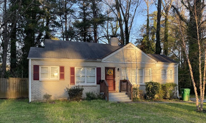 Belvedere Park House | The Movie House 12 minutes from downtown ATL