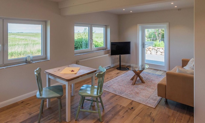 Rodenas Apartment | The Möwennest in a quiet location just before the dike, with terrace and beach chair.