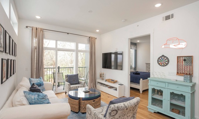 Inglewood Condo | ✨ The Nashville Scene Suite