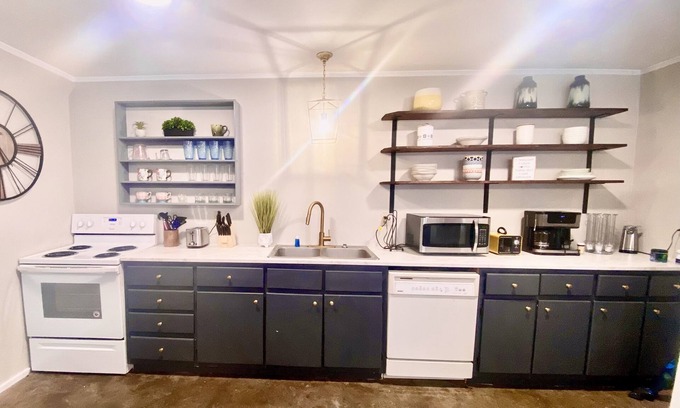 Natchitoches Condo | - The Nattie Nestle BLUE- Perfect location! 2 King Beds!