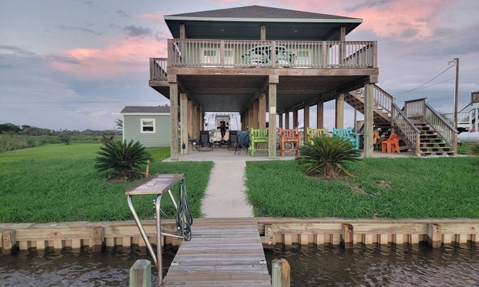 Cedar Lane House | “The Nauti Seagull” Fish right off the pier, huge peaceful lot & Amazing sunsets