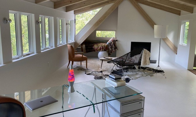 Lake Oconee House | The Navigators Club: Lake Oconee. Luxurious Lakefront 4BR/3BA/Art Studio/Dock