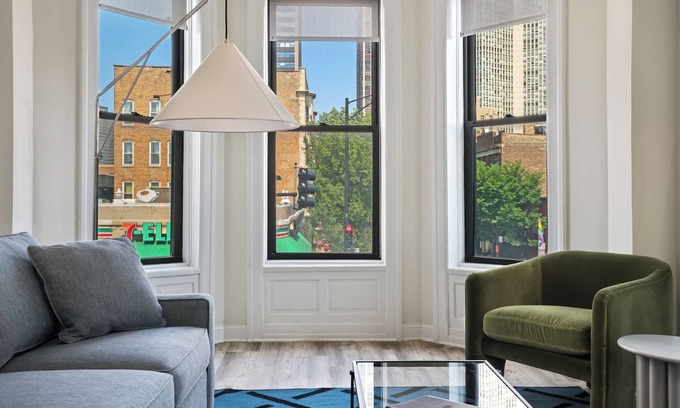 Park West Hotel | The Neighborhood Hotel - Lincoln Park