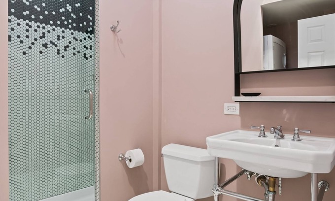 Park West Hotel | The Neighborhood Hotel - Lincoln Park 401 - One Bedroom