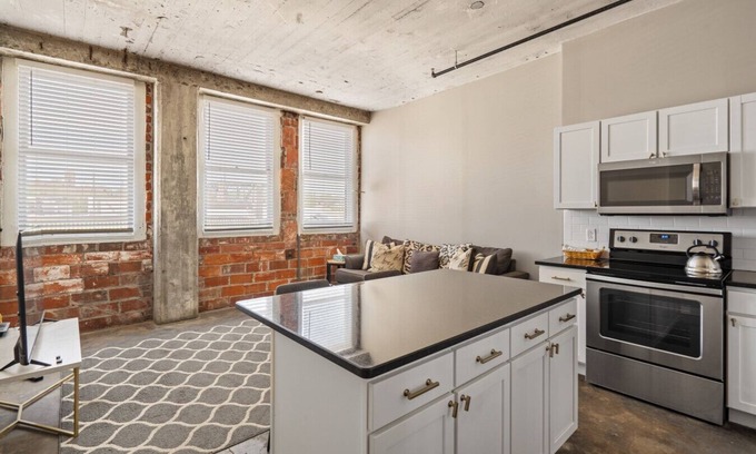 Downtown Apartment | The Nelson Lofts - Unit 6 (1 BR)