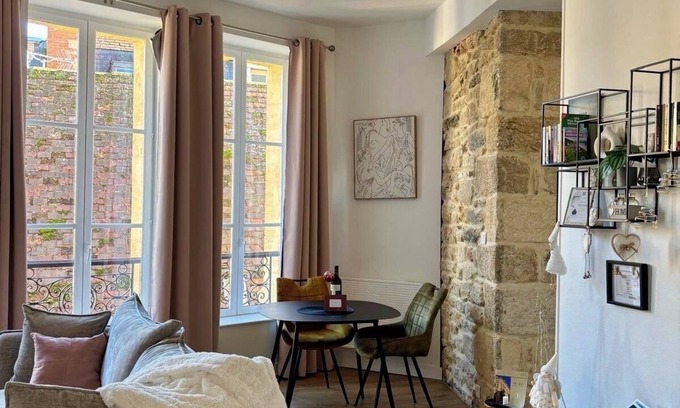 Sarlat-la-Caneda Historic Center Apartment | THE Nest, 45m2 Lumineux au Cœur Historique de Sarlat, Avec Ascenseur !