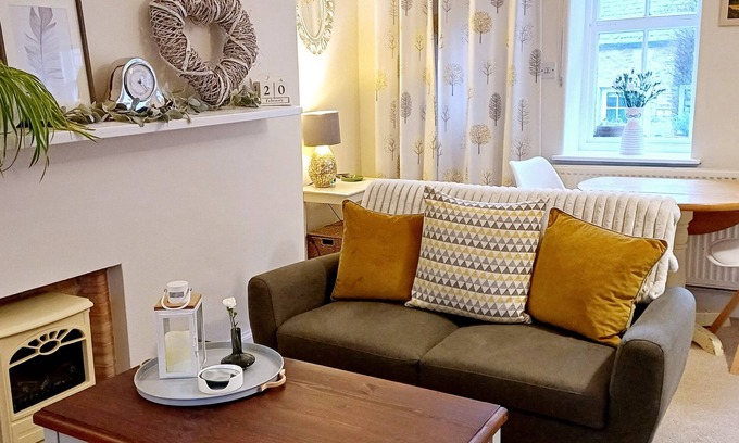 Melrose Cottage | The Nest- Charming one bedroom cosy cottage in central Melrose, Scottish Borders