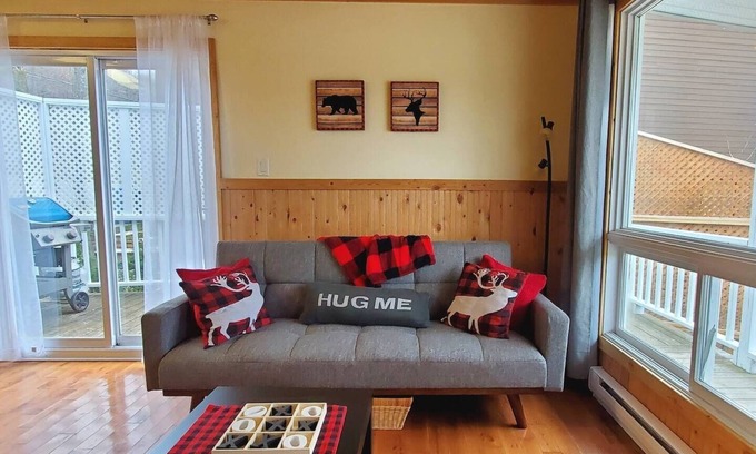 Val-des-Monts Ski Chalet | The Nest on Lac McGregor