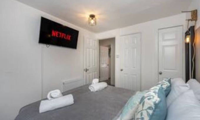 Margam House | The New Lodge - Cottage