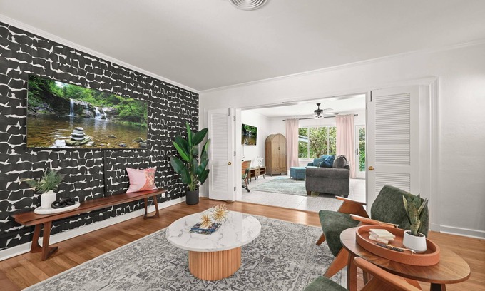 Highlands - Perkins House | The Night Heron House-mystery with a modern touch