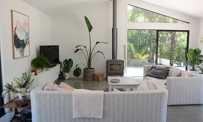 Muriwai House | The Nikau Ranch House at Muriwai Beach