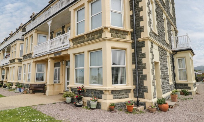 Tywyn Cottage | THE NOOK, pet friendly, country holiday cottage in Tywyn
