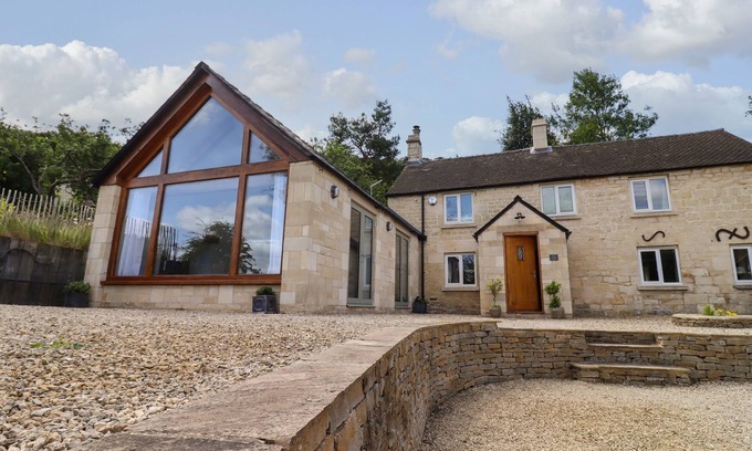Stroud Cottage | THE NOOK, pet friendly, luxury holiday cottage in Painswick