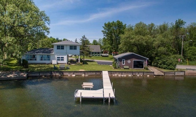 Town of Richmond Cottage | The North Star of Honeoye: Family Friendly, Great View of Honeoye Lake!