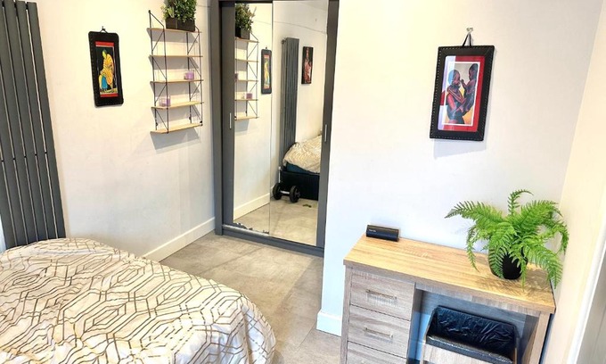 Wootton House | The North Stay Guest Suite