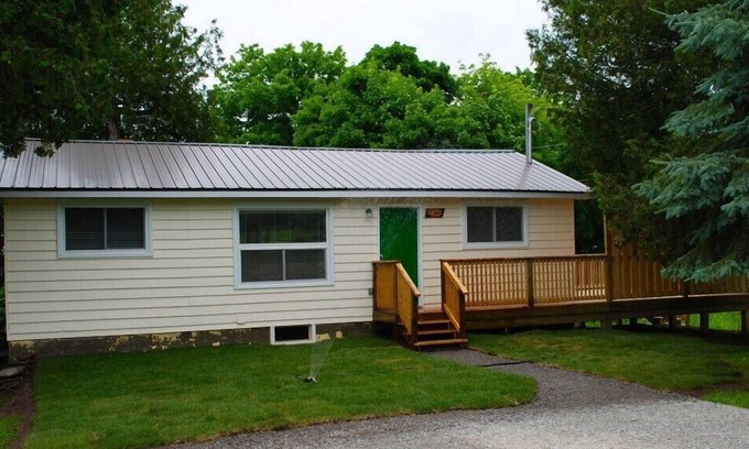 Isaacs Glen Cottage | The Oak Cottage At Shiloh Homes - Fenelon Falls, Ontario