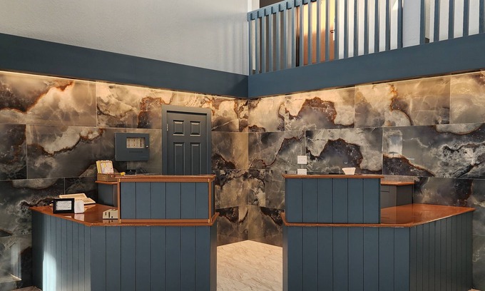 Sheboygan Falls Hotel | The Oasis Hotel & Bar