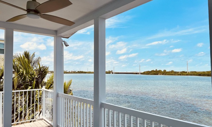 Bay Point House | The oasis-waterfront house