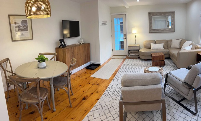 Kittery Point House | The ocean awaits you - Gerrish Island, Kittery Point 🌊☀️ Walk to a private beach!