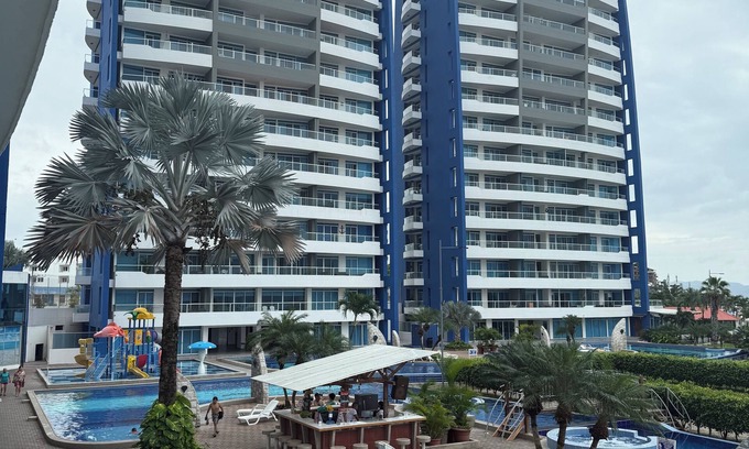 Tonsupa Condo | The ocean view condo .”Diamond Beach “ . 2 bedroom with air and WiFi. 2 floor