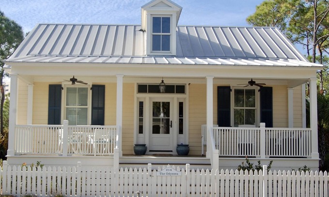 Sunnyside House | "The Odyssea" - Carillon Beach - Beautiful Home Two Lots From Beach!