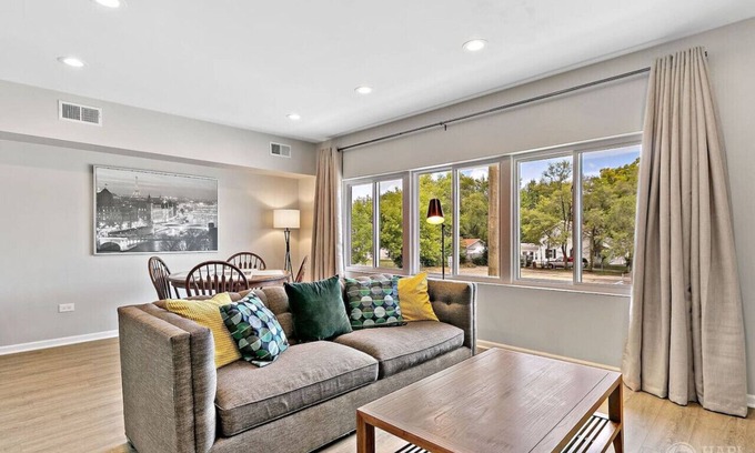 Waukegan Apartment | The Office Loft- 2 Bedroom