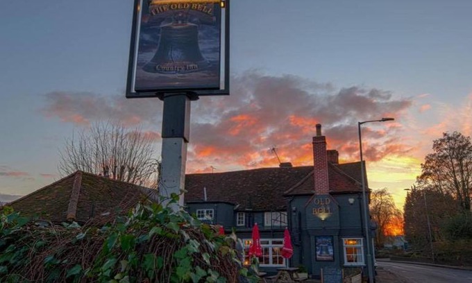 Wooburn Hotel | The Old Bell